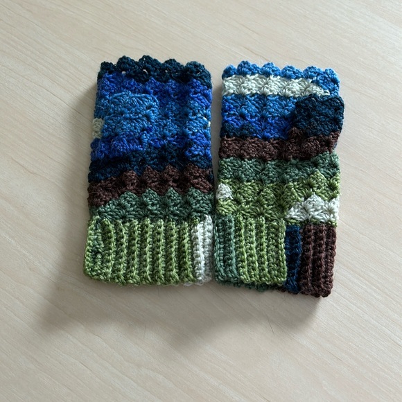 Handmade fingerless mittens - Picture 2 of 5